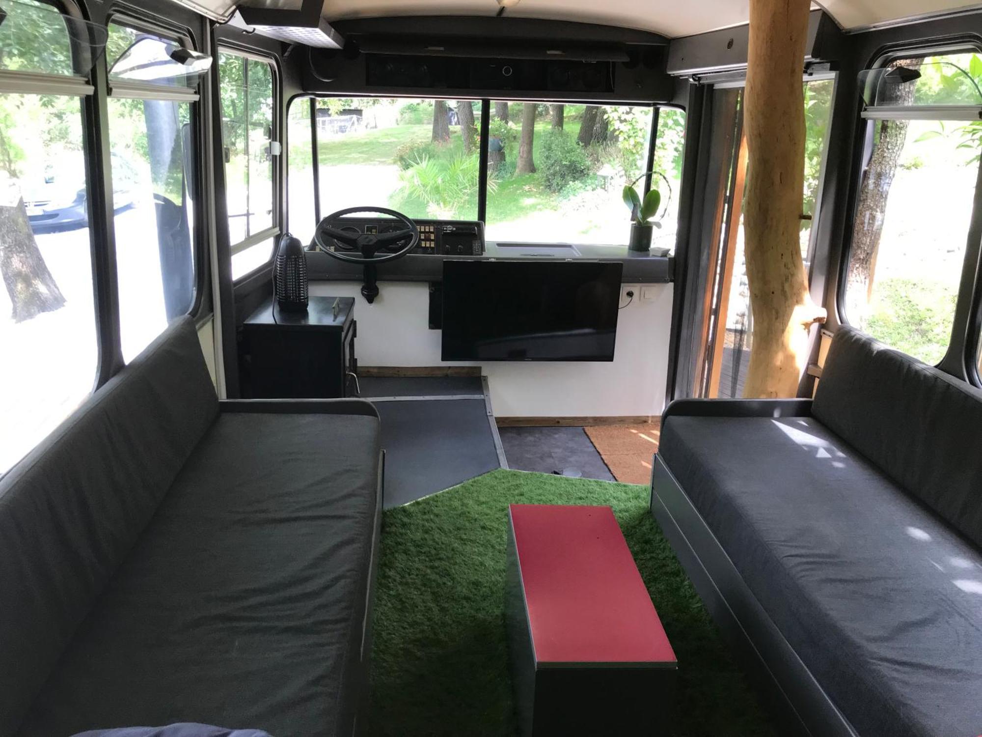 Bus Atypique Au Bord Du Canal Du Midi Et Au Coeur D'Une Foret 2 Chambres Villepinte  Exterior photo